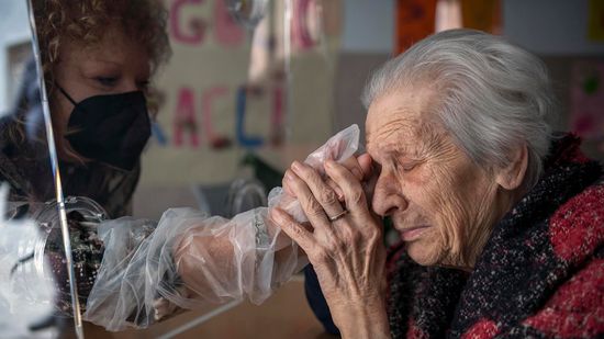 传染病暂停拥抱。这是我们失去的＂class=