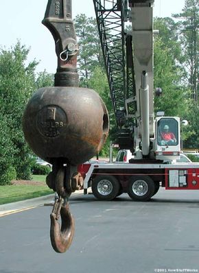 Hydraulic truck cranes can lift thousands of pounds using the simple concept of transmitting forces from point to point through a fluid. See more hydraulic crane pictures.