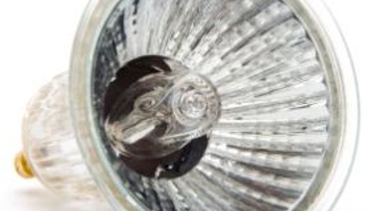 How does a halogen light bulb work?