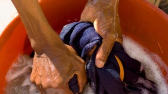 Hand Washing Clothes: Dos and Don'ts