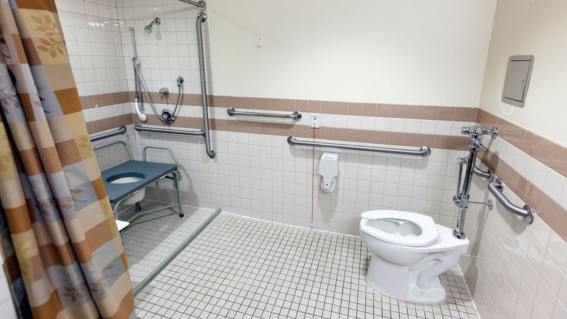 An example of an accessible bathroom in a hospital.