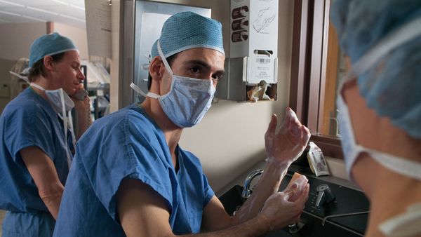 surgeons washing hands