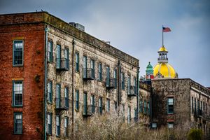 haunted hotels in savannah georgia