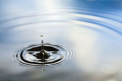 How was the photographer able to capture this image of a water droplet?