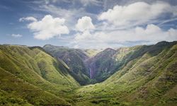 莫洛凯岛在夏威夷,卡蒂'upena瀑布所在的位置。”border=