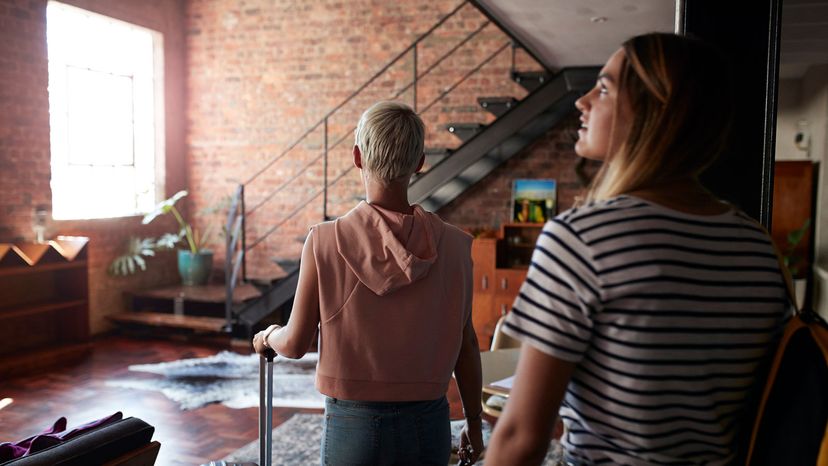 2 girls checking in to a house