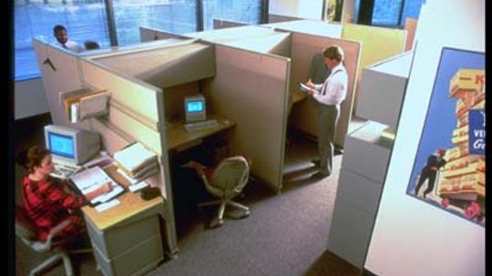 3 Tips For Hiding Your Computer Screen at Work