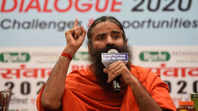 瑜伽大师Baba Ramdev”border=