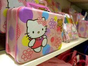 Hello Kitty午餐盒永远不会过时。看到更多的午餐盒图片。”width=