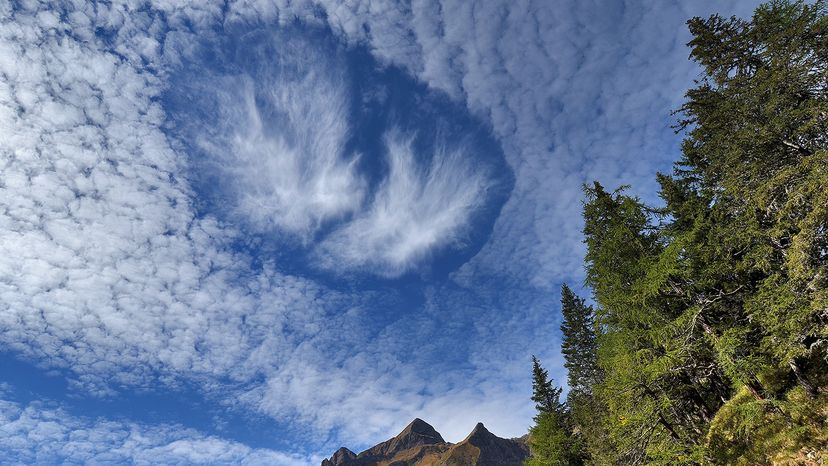 hole-punch cloud, fallstreak hole