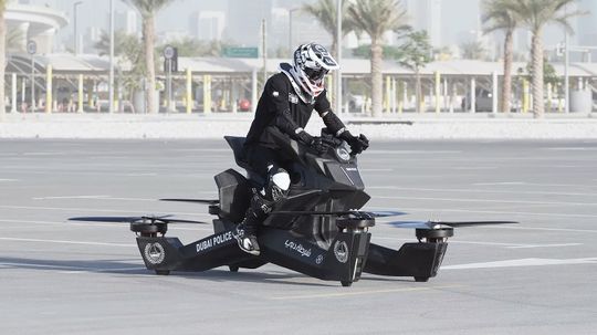 Hoverbike:飞行的未来?”border=