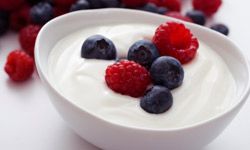 Yogurt with fruit is a breakfast option full of calcium and antioxidants.