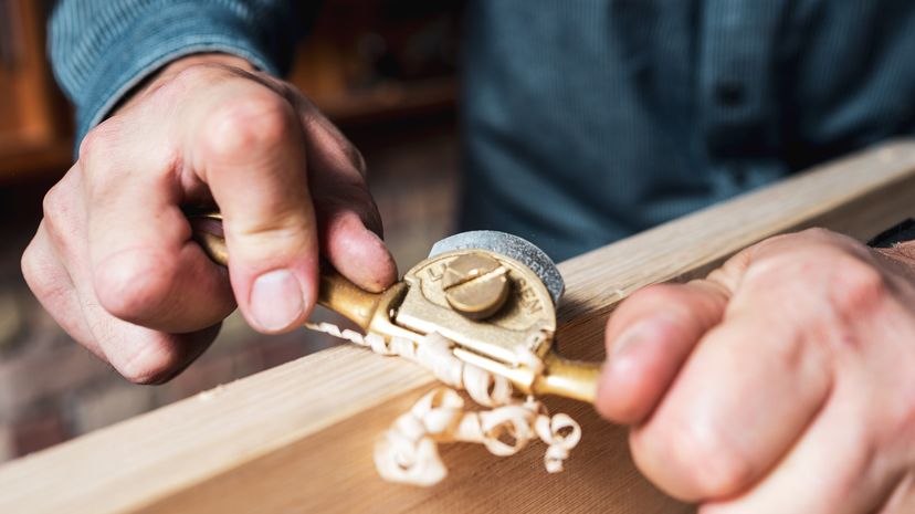 How to Repair Wooden Furniture Surfaces: Tips