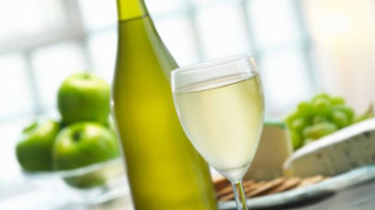 What are the regulatory classifications for Italian wines?