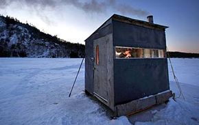 冰上钓鱼简陋”width=