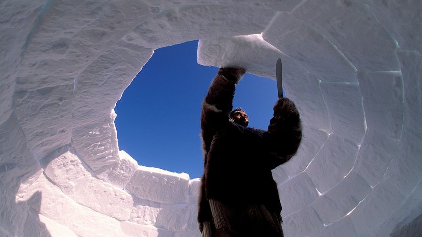 Inuit building igloo