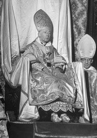 Cardinal Alfredo Schuster, conducting a mass in Italy.