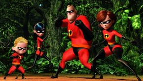 从左到右，Dash，Violet，Incredible先生和Elastigirl“border=