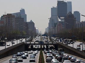 有没有可能更好的驾驶习惯,甚至在这样一个拥挤的城市,真的可以帮你节省钱在加油站吗?”width=