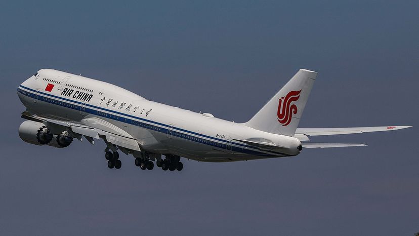 Cât combustibil folosește un avion internațional pentru o călătorie?