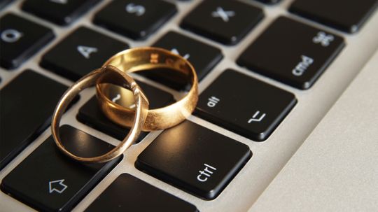 How has the Internet changed the wedding industry?