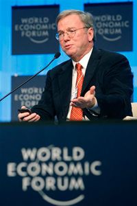 然后谷歌的首席执行官埃里克•施密特(Eric Schmidt)”border=