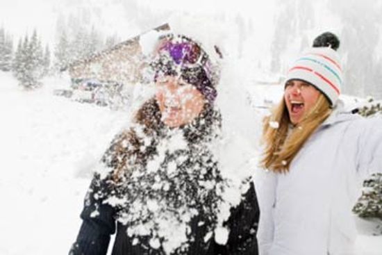 Should you invite your friends on vacation?