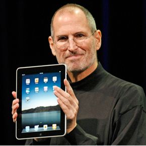 Apple Ceo Steve乔布斯于2010年1月27日推出了iPad。查看更多小工具图片。“width=