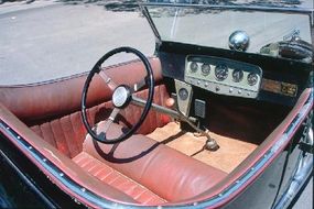 The Isky T interior featured the naugahydeupholstery and Auburn dash panels commonlyseen in prewar hot rods.