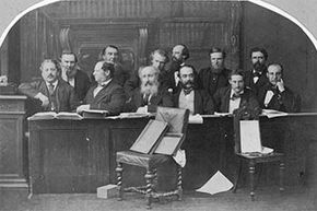 1873年，一个来自英国的陪审团决定亚瑟·奥顿是否真的是失踪的继承人罗杰·蒂奇伯恩爵士。＂width=