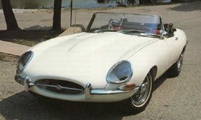 The Jaguar XKE's nose was an ideal shape, but theglass-covered headlamps provided inadequate illumination.