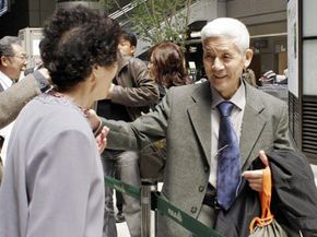 Japanese solider Ishinosuke Uwano leaves Japan after visiting for the first time since he left to fight in World War II.