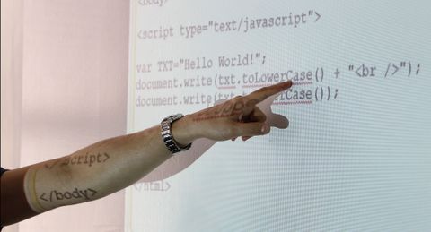 How does JavaScript work and how can I build simple calculators with it? - Vimarsana News