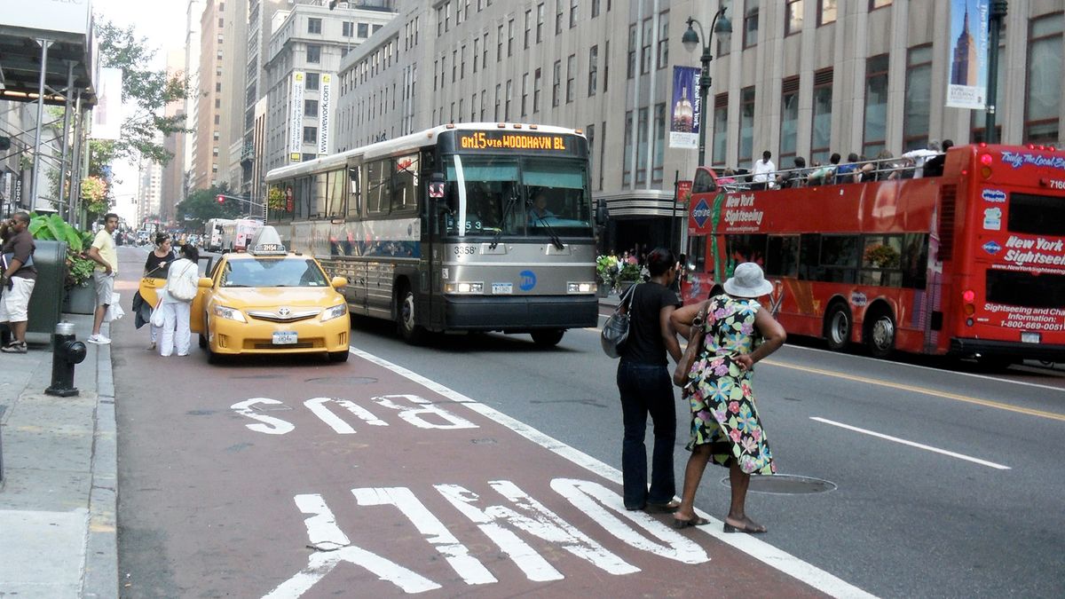 Michigan crosswalk laws: What pedestrians, drivers should do