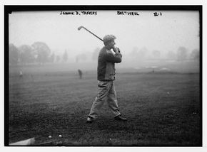 杰罗姆·特拉弗斯(Jerome Travers)是第一次世界大战前十年最接近统治地位的球员，这在一定程度上要归功于他冷静的举止。查看更多著名高尔夫球手的图片。＂width=