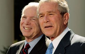 约翰·麦凯恩接收官方认可的总统乔治•布什(George w . Bush)在3月5日,2008年。”border=