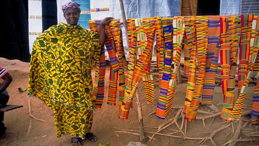 Kente cloth (Asante and Ewe peoples) (article)