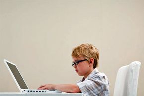 在什么年龄你应该买一个孩子自己的笔记本电脑和多少,一个小男孩真的需要吗?18新利最新登入”width=