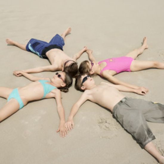 Should you let your kids invite friends on vacation?