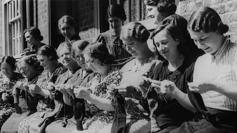 women knitting during world war II