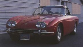 虽然在外表上相似,兰博基尼400 GT,于1966年首次亮相,共享不常见的面板和它的前身,兰博基尼350 GT。”border=