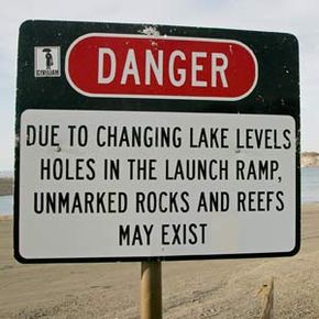 Drought warning sign for boaters