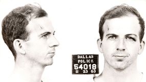 李·哈维·奥斯瓦尔德（Lee Harvey Oswald），肯尼迪“border=