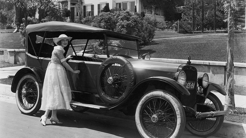 girl, 1920s car