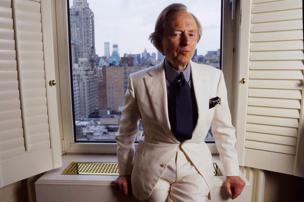 Tom Wolfe in apartment