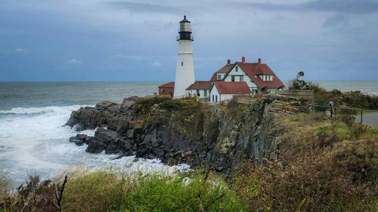 Exploring the Fascinating World of Maine Lighthouses