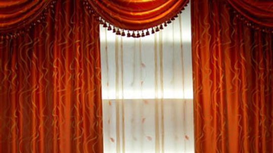 价与灯光”width=