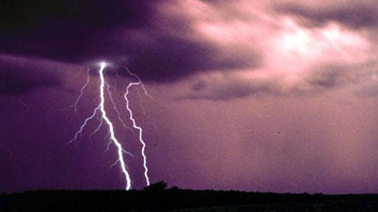 Can you calculate how far away lightning struck by thunder?