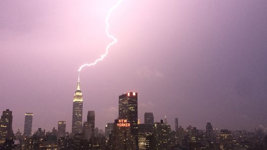 闪电真的不会两次击中同一个地方吗?＂width=