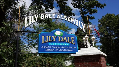 Lily Dale: Where the Living and Dead Reconnect - Vimarsana News